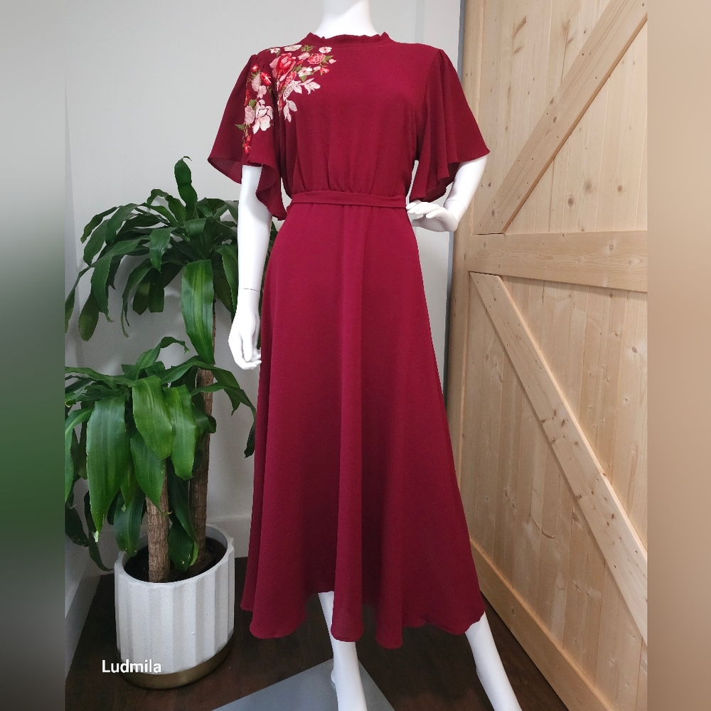SHEIN CURVY‎ Size 0XL Women's Burgundy Embroidered Floral Dress. Ptp 21 in